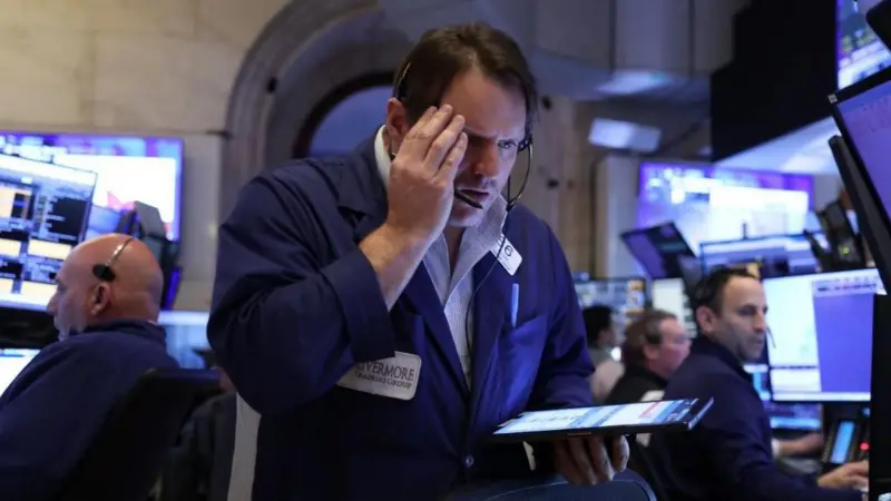 O efeito do tarifaço de Trump sobre o mercado de ações, dólar e petróleo