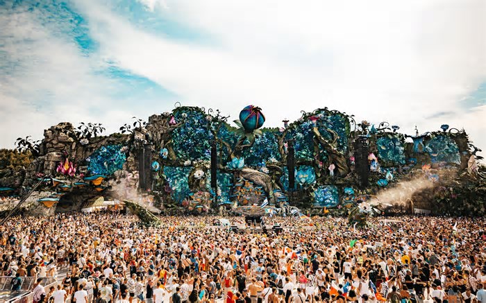Tomorrowland Brasil em outra cidade? Novas atrações? Entenda como é feita a seleção dos DJs e os planos para a sede do festival