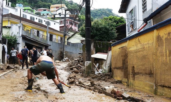 Petrópolis decreta situação de emergência; trecho da Rio-Teresópolis segue fechado