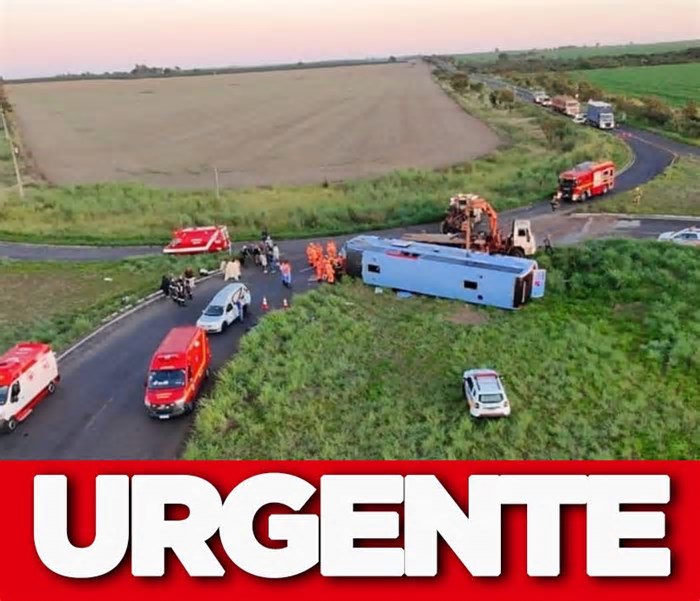 Acidente de ônibus deixa ao menos 11 mortos no interior de MG