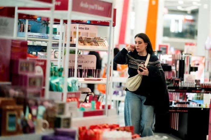 Vendas no varejo dos EUA sobem em março por compra de veículos antes das tarifas