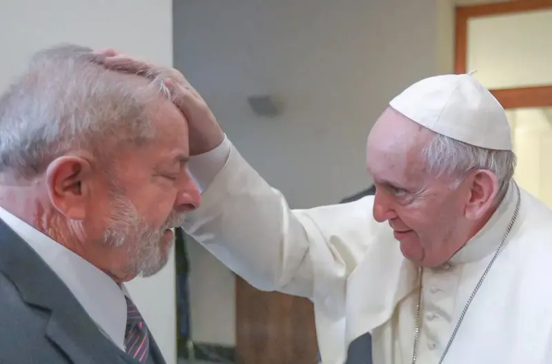 Os bastidores da amizade entre o papa e Lula: cartas secretas, prisão e Chico Buarque