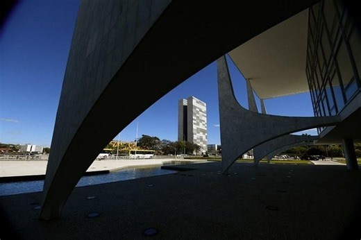 Governo turbina salários de aliados com cargos em conselhos de empresas estatais