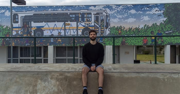 Artista da Vila Farrapos é o responsável pela obra da Bienal do Mercosul instalada na Restinga
