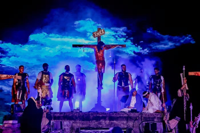 Veja encenações da Paixão de Cristo que serão apresentadas neste domingo, 20