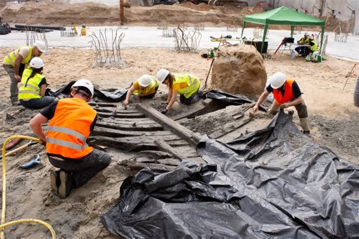 Arqueólogos descobrem destroços de grande navio medieval em Barcelona com mais de 500 anos