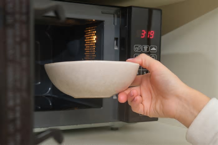 A pergunta que não quer calar: o micro-ondas representa um perigo para a saúde e os alimentos? A ciência tem a resposta