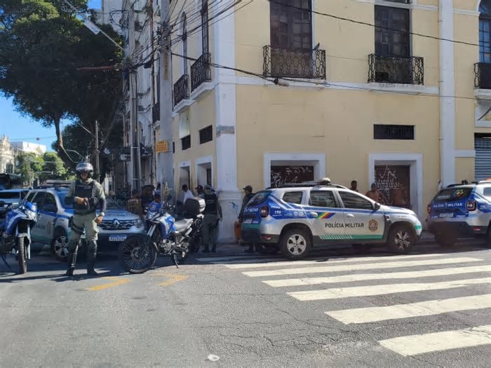 Polícia realiza operação especial no Centro do Recife e apreende seis facas durante abordagem