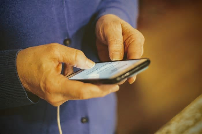 Idosos que usam smartphones podem manter cérebro mais saudável