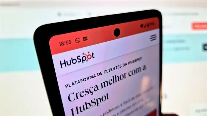 HubSpot integra agentes de IA com foco em atendimento e prospecção de clientes