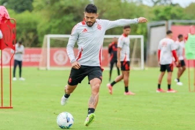 Tabata retorna aos relacionados do Inter e pode estrear em 2025 na Libertadores