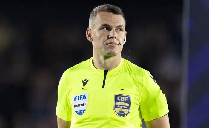 Árbitro de CSA e Grêmio já foi suspenso por erro grave no Brasileirão Betano