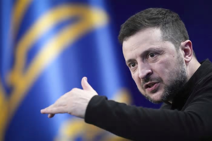 Rússia e EUA buscam cessar-fogo mediante reconhecimento de áreas invadidas na Ucrânia, Zelensky rejeita
