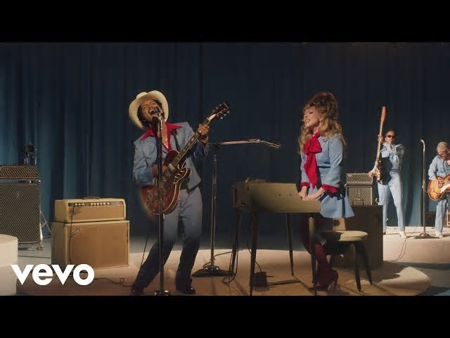 Parceria de Lady Gaga com Bruno Mars lidera mais tocadas no mundo