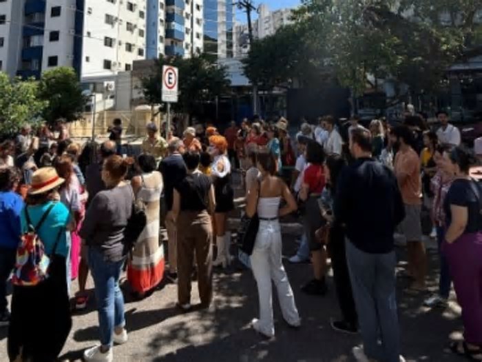 Manifestação contra demolição de prédio histórico reúne arquitetos e urbanistas em SC