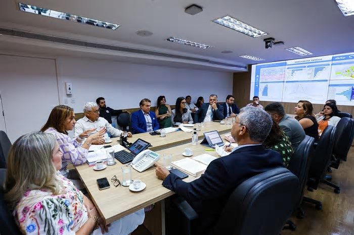 Deputada Ivana Bastos reforça compromisso com a saúde de Caetité e Caturama em reuniões com prefeitos na Sesab