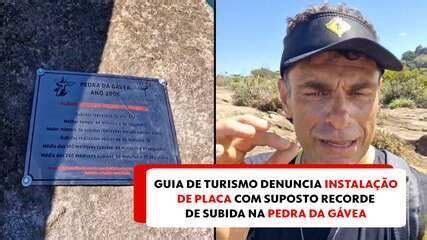 Guia de turismo denuncia placa instalada na Pedra da Gávea com suposto recorde de subida: 'Vai virar um letreiro'