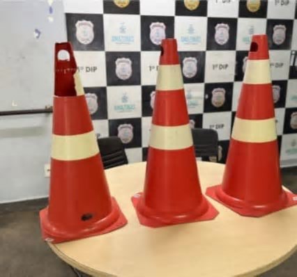 Brincadeira com cones acaba com dois homens detidos em Manaus