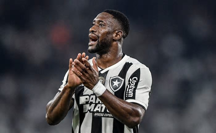 Botafogo pode tentar tratamento conservador em Bastos para evitar cirurgia