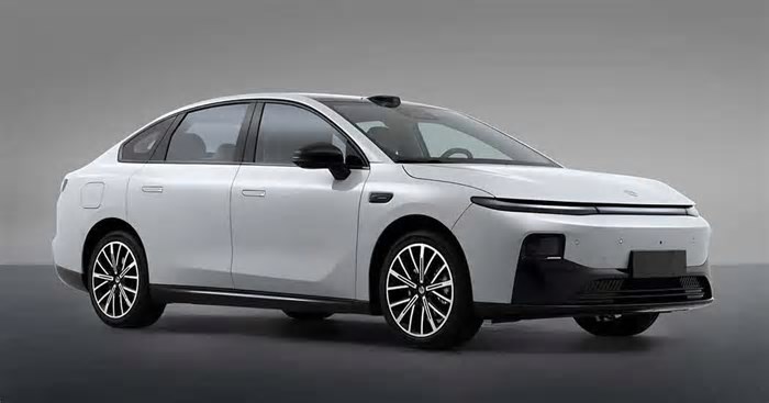 Leapmotor B01: novo sedã elétrico é maior que Corolla e tem preço de Onix Plus