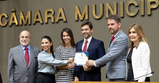 Óptica é homenageada na Câmara de Porto Alegre