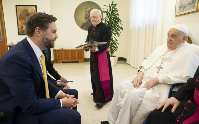 Papa Francisco recebe vice de Trump no Vaticano