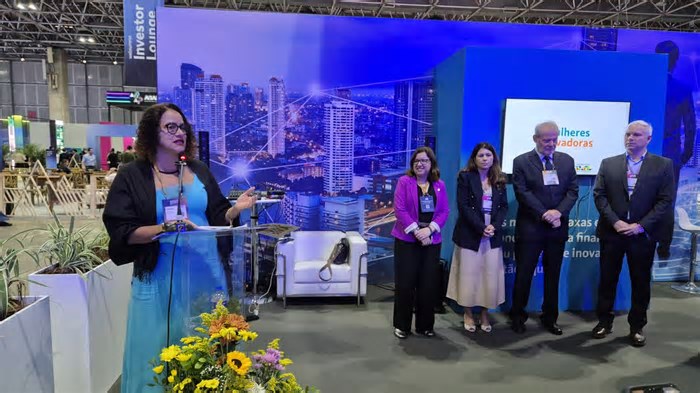 Plano Brasileiro de IA prevê recorte de diversidade, diz ministra Luciana Santos