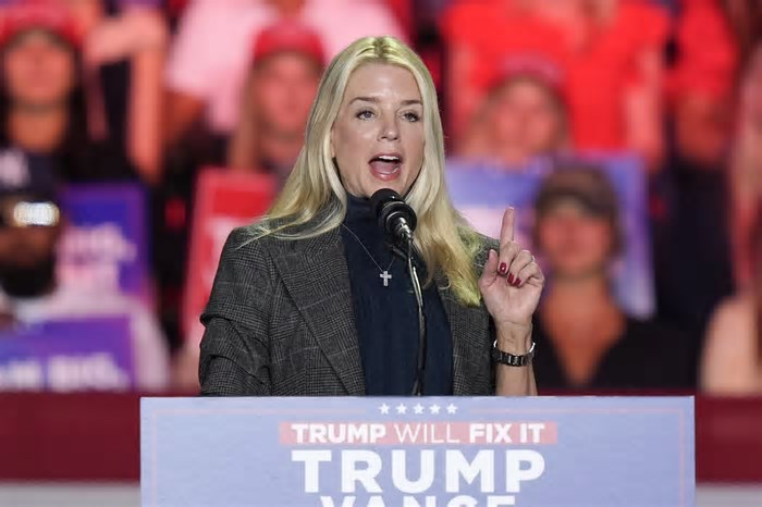 Procuradora-geral dos EUA diz que seria 'muito difícil' Trump concorrer a terceiro mandato