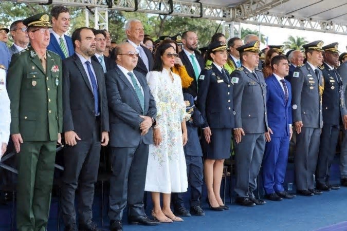Ibaneis participa da troca da Bandeira Nacional na manhã deste domingo (20/4)