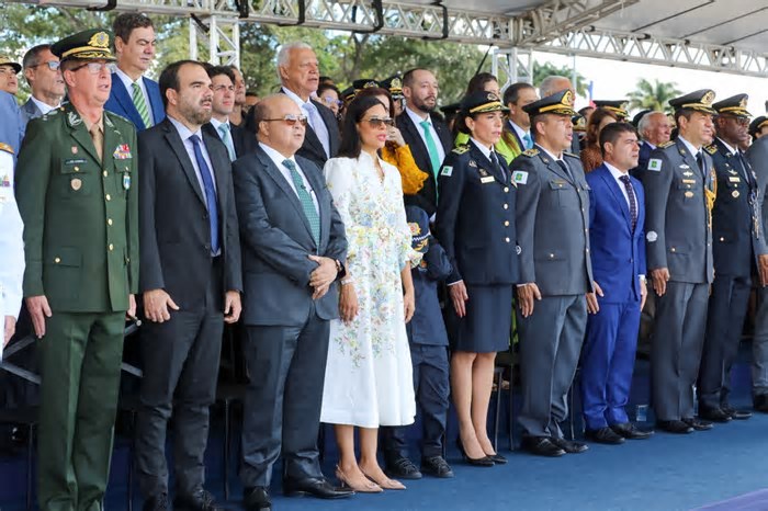 Troca da Bandeira atrai brasilienses e turistas em celebração aos 65 anos de Brasília