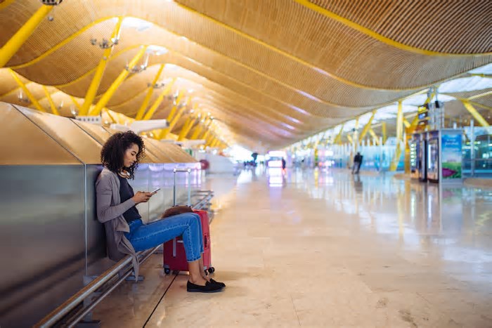 Apagão na Europa paralisa aeroportos em Espanha e Portugal, e voos são cancelados