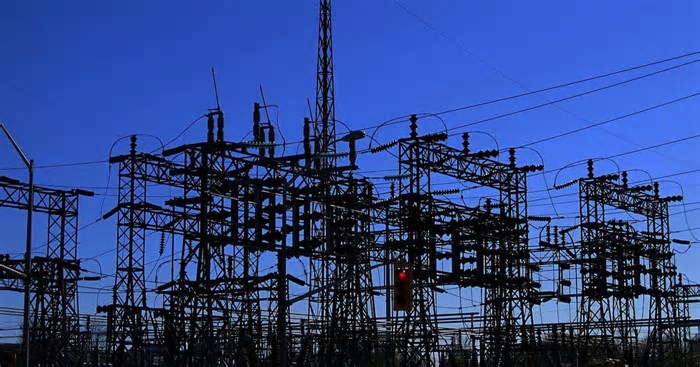 Saiba o que é ‘vibração atmosférica induzida’, que teria causado apagão na Europa