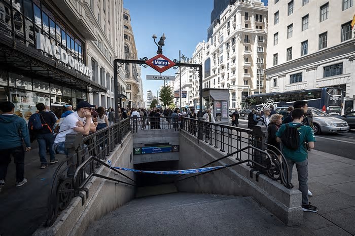 O caos do apagão que atinge parte da Europa em fotos