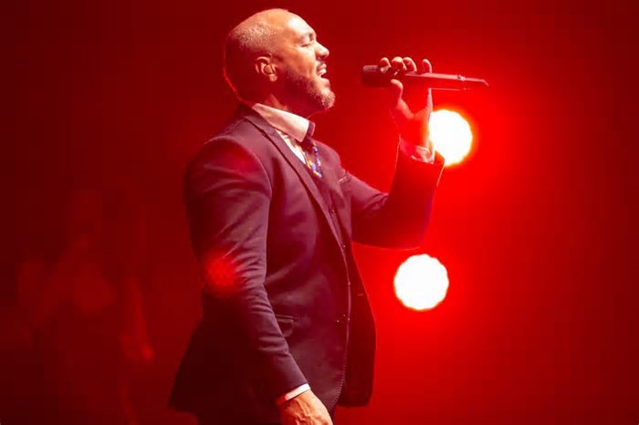 Belo apresenta seu romantismo renovado em noite especial no Geraldão