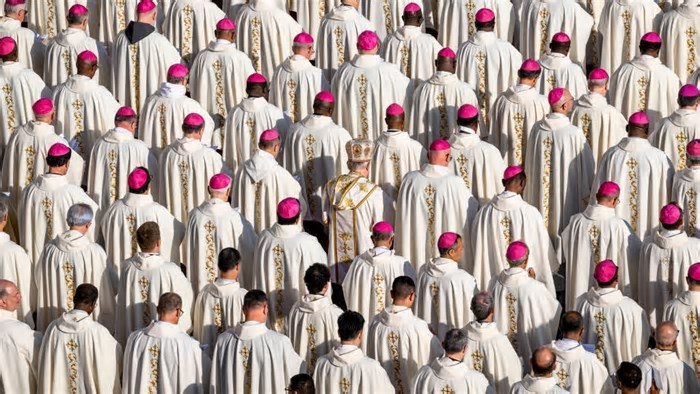 Dois cardeais eleitores não participarão do conclave por motivos de saúde