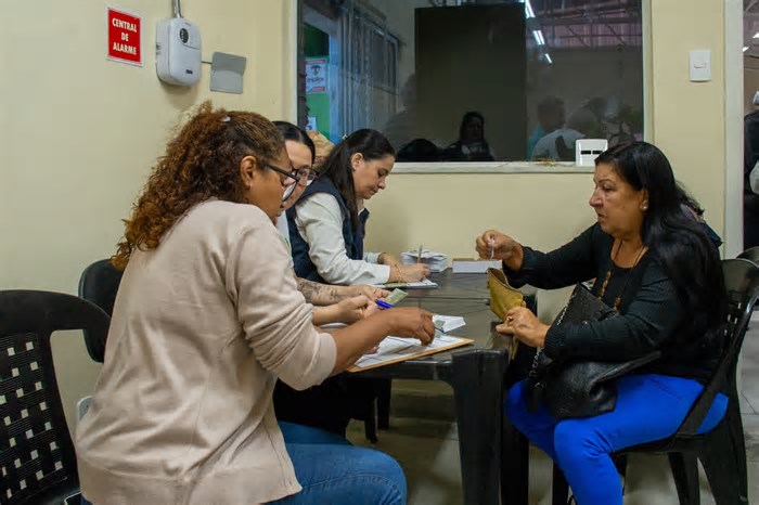 Idosos aproveitam ação da Saúde no Restaurante do Povo e aderem campanha de vacina contra a gripe