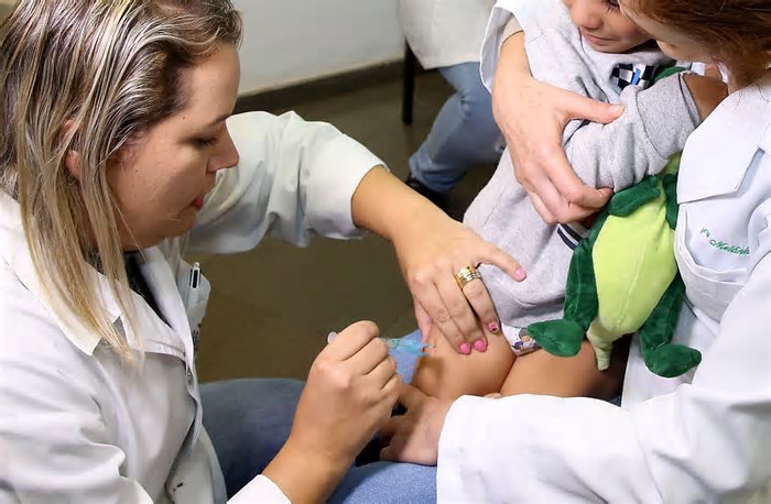 Saúde alerta sobre importância da vacinação para prevenir retorno do sarampo