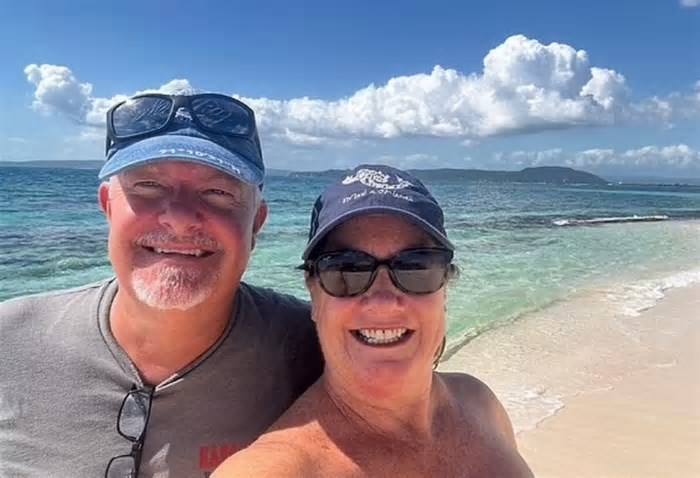Casal decide viver 15 anos em cruzeiro de luxo para escapar do alto custo de vida em casa; rota inclui 147 países