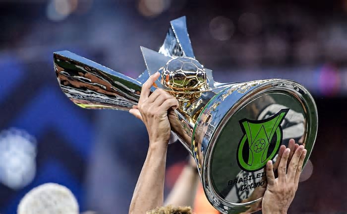 Brasileirão Série A 2025: Saiba quem subiu, quem caiu, calendário e favoritos ao título