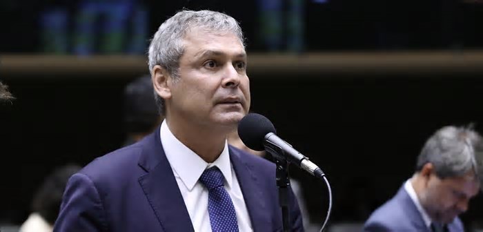 Líder do PT, Lindbergh afirma que decisão do Supremo foi um “dia histórico para a democracia brasileira”