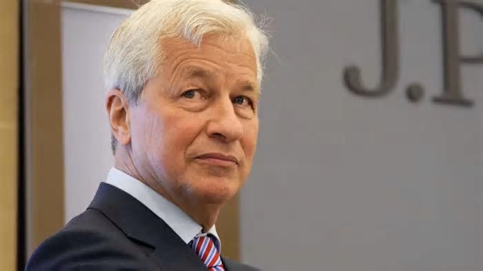 Presidente-executivo do JPMorgan aponta para recessão e inadimplência com guerra tarifária