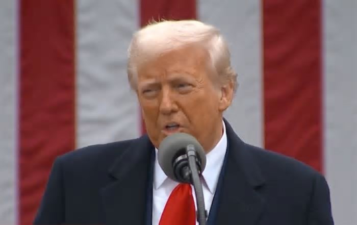 Em guerra com a China, Trump reduz tarifas dos demais países para 10%