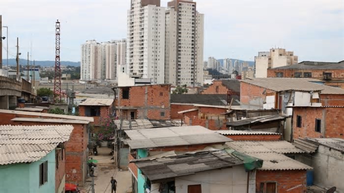 Governo de SP inicia remoção na Favela do Moinho