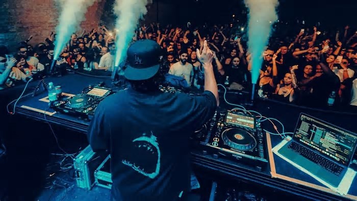 Victor Lou leva ‘Baile Lotadão’ para São Paulo e Rio de Janeiro