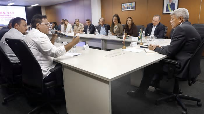 Governador se reúne com prefeito e vice-prefeito de Bom Jesus da Lapa e discute tratativas estratégicas para o município