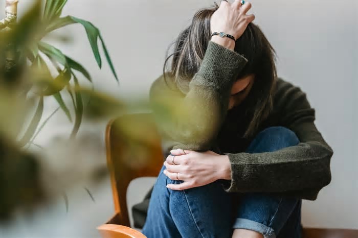 Mulheres são realmente mais tolerantes à dor, diz ciência (e a explicação tem a ver com opioides naturais)