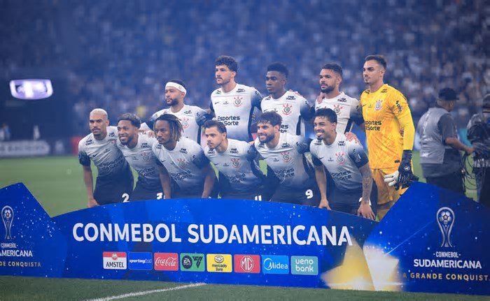 Corinthians enfrenta América de Cali em busca de primeira vitória fora do país em um ano