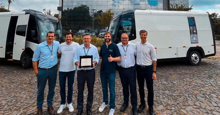 Fabricante de Caxias do Sul fornece vans 100% elétricas para empresa de suprimentos corporativos