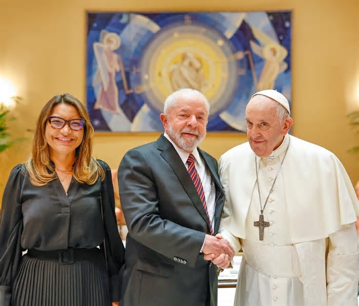 Comitiva de Lula embarcou para Roma com dúvidas sobre participação em funeral do Papa