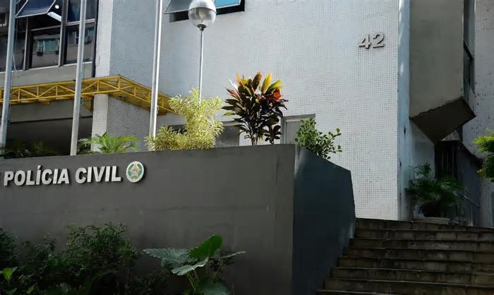 Polícia prende trio suspeito de planejar morte de morador de rua; crime seria transmitido ao vivo